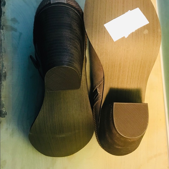 Carlos Santana Everett Ankle Bootie - Picture 3 of 3